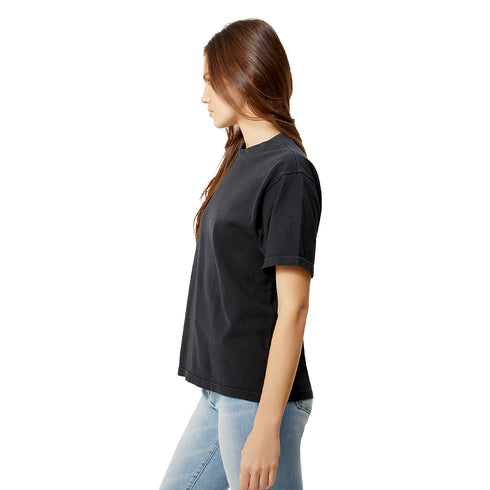 heavyweight pigment tee faded black model women side